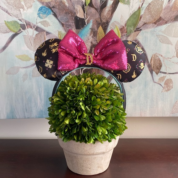 DISNEYLAND RESORT MINNIE MOUSE EAR 🩷PINK🩷 SEQUINED BOW HEADBAND 🌟EUC🌟 - Picture 6 of 17
